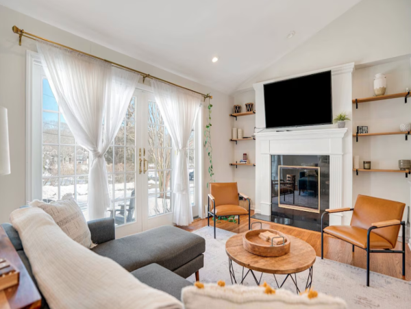 Hampton Bay Luxurious Retreat - Your Perfect Getaway